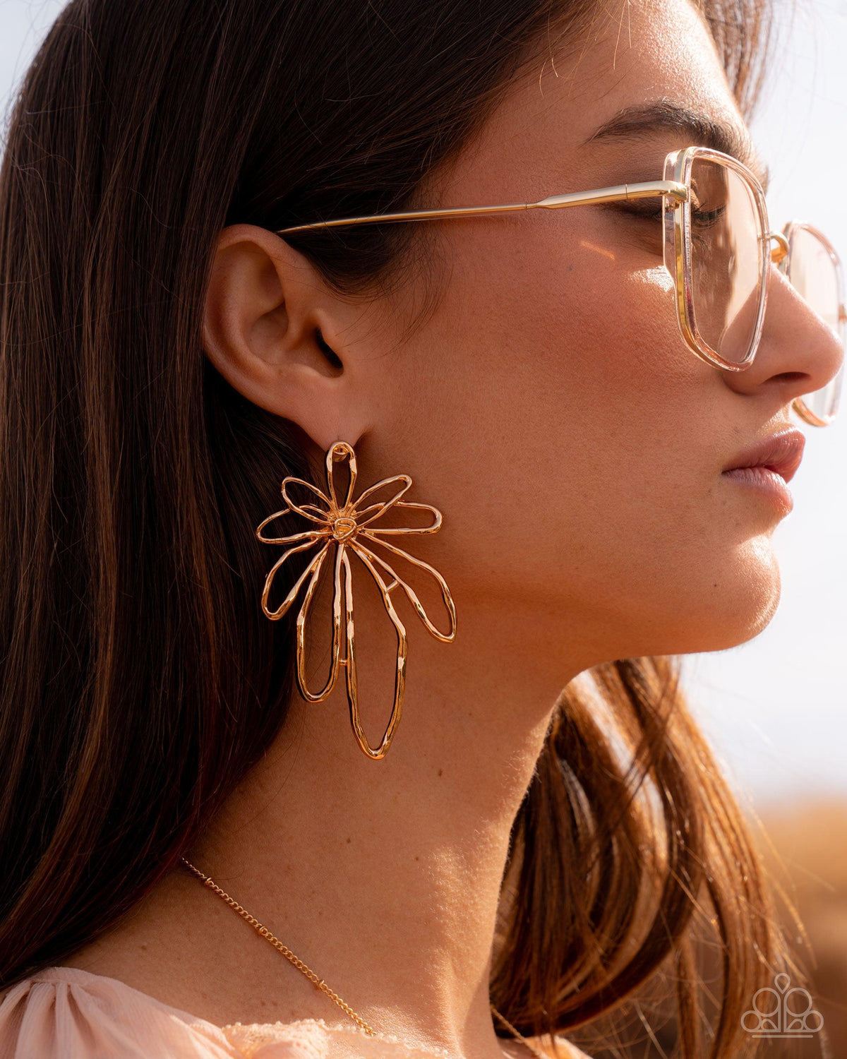 Growing Garden Gold Daisy Earrings - Paparazzi Accessories