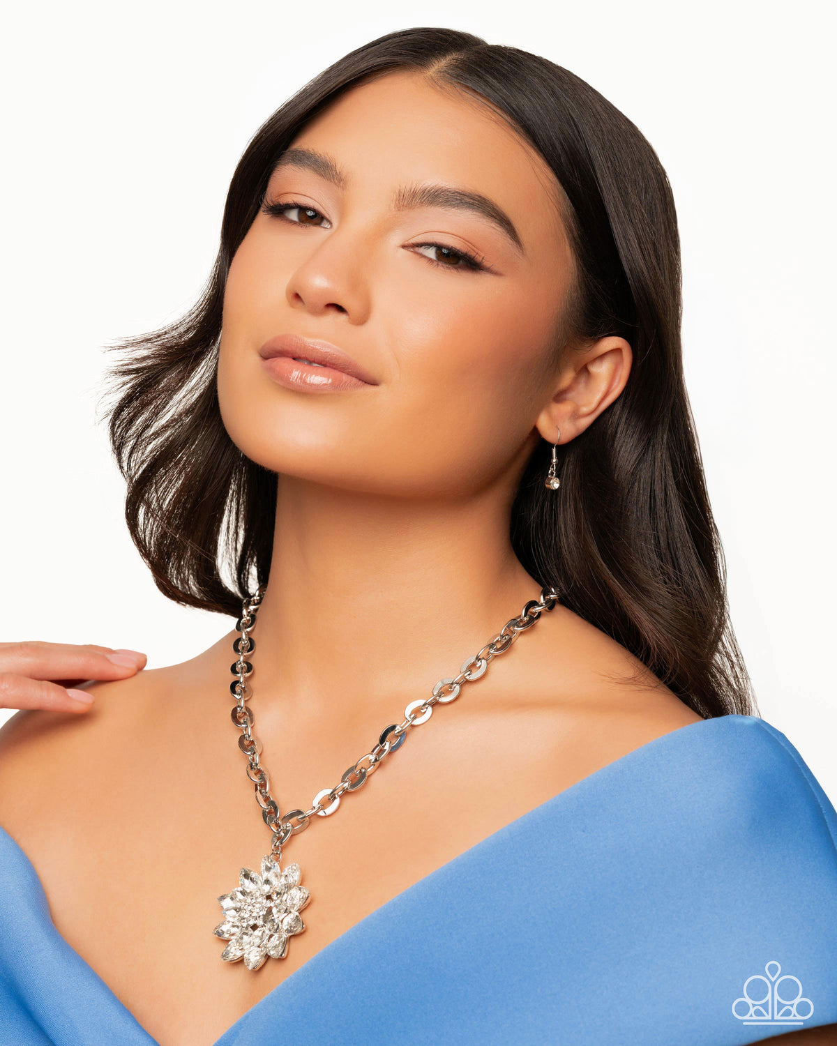 Glamorous Garden White Gem Flower Necklace - Paparazzi Accessories