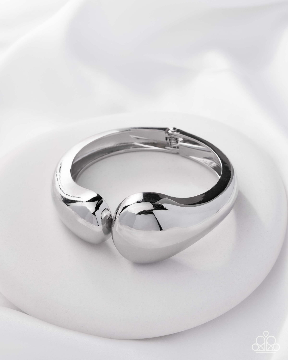 Stunning Sculpture Silver Bracelet - Paparazzi Accessories