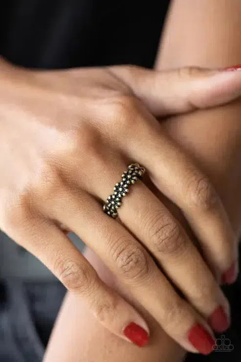 Farmhouse Fashion Brass Ring - Paparazzi Accessories-on model - CarasShop.com - Paparazzi Jewelry by Cara Jewels
