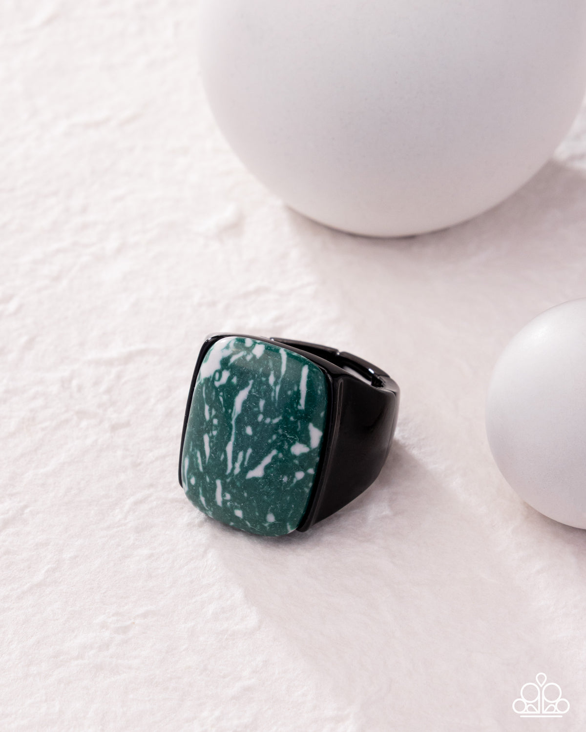 paparazzi Crowd Pleasing Color Men's Green Stone Ring-on model - CarasShop.com - Paparazzi Jewelry by Cara Jewels