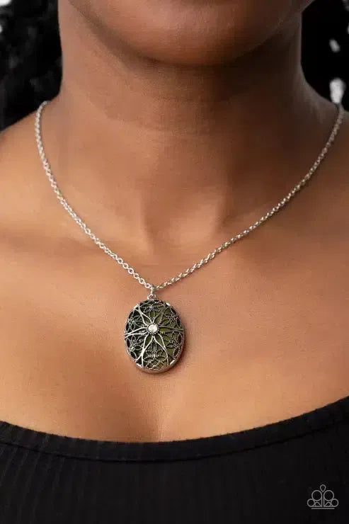 Venice Vacation Green Necklace - Paparazzi Accessories-on model - CarasShop.com - Paparazzi Jewelry by Cara Jewels