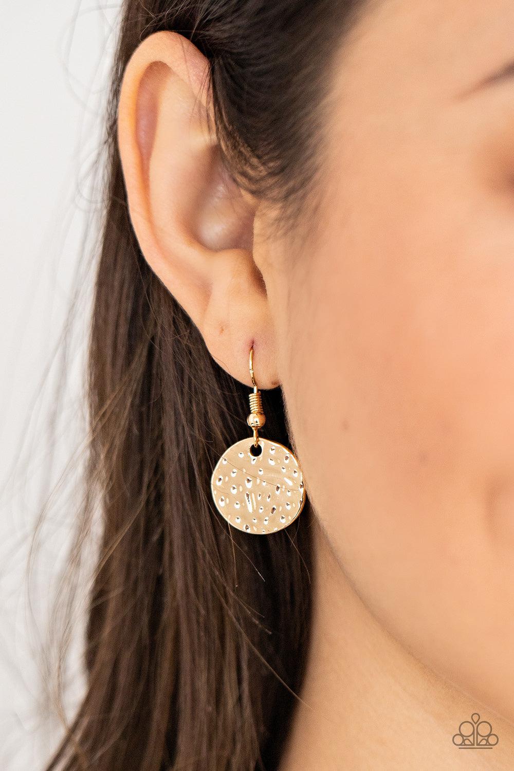 Gallery Guru Gold Necklace - Paparazzi Accessories - free matching earrings -CarasShop.com - Paparazzi Jewelry by Cara Jewels