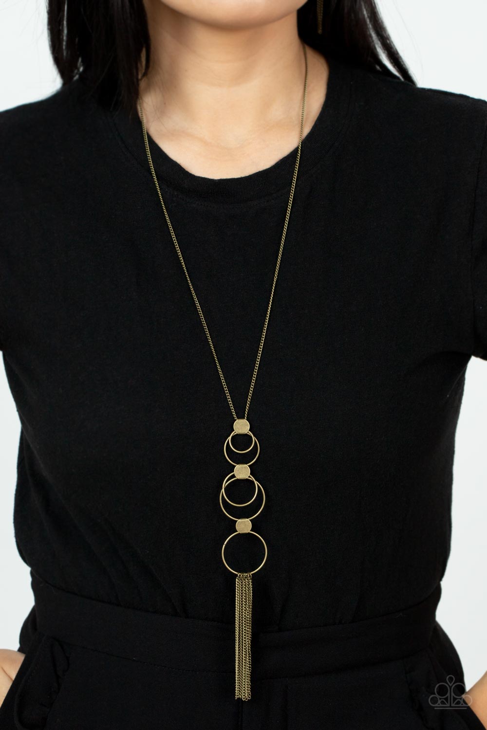 Join The Circle Brass Necklace - Paparazzi Accessories- on model - CarasShop.com - Paparazzi Jewelry by Cara Jewels