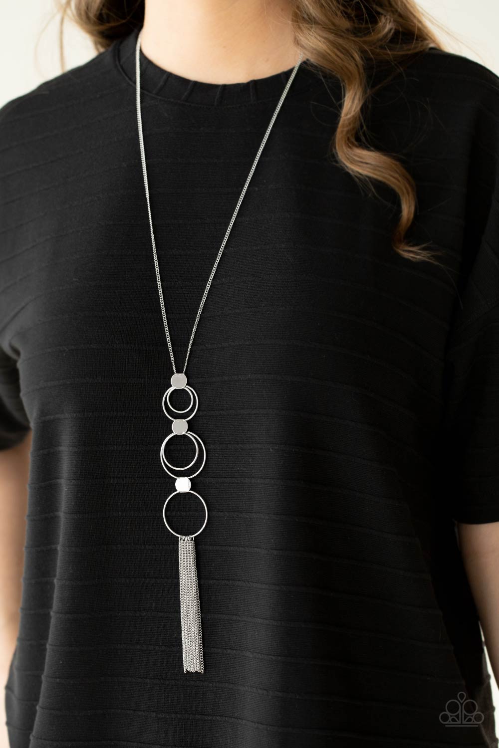 Join The Circle Silver Necklace - Paparazzi Accessories- on model - CarasShop.com - Paparazzi Jewelry by Cara Jewels