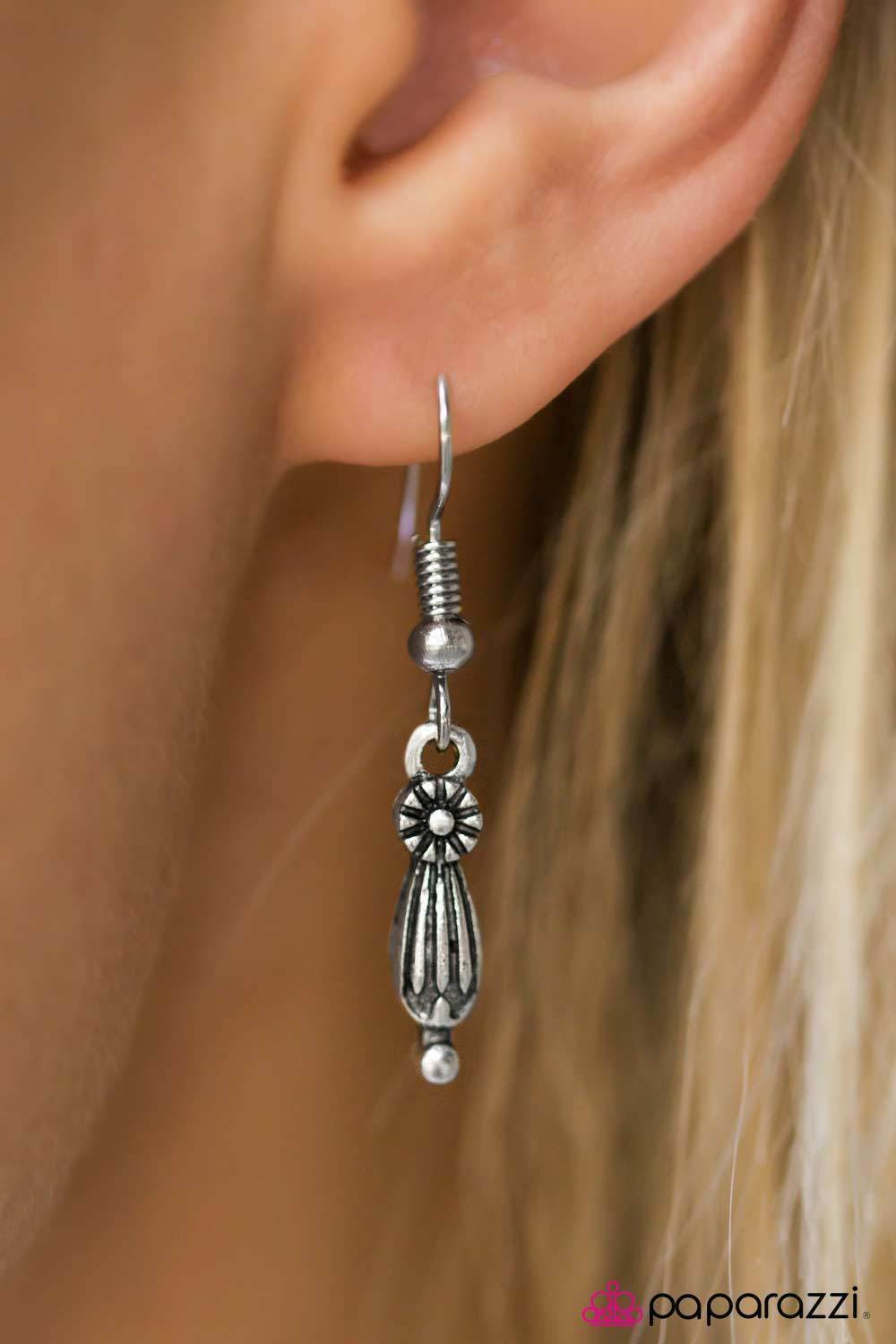 Little Oasis Silver Necklace - Paparazzi Accessories - free matching earrings -CarasShop.com - Paparazzi Jewelry by Cara Jewels