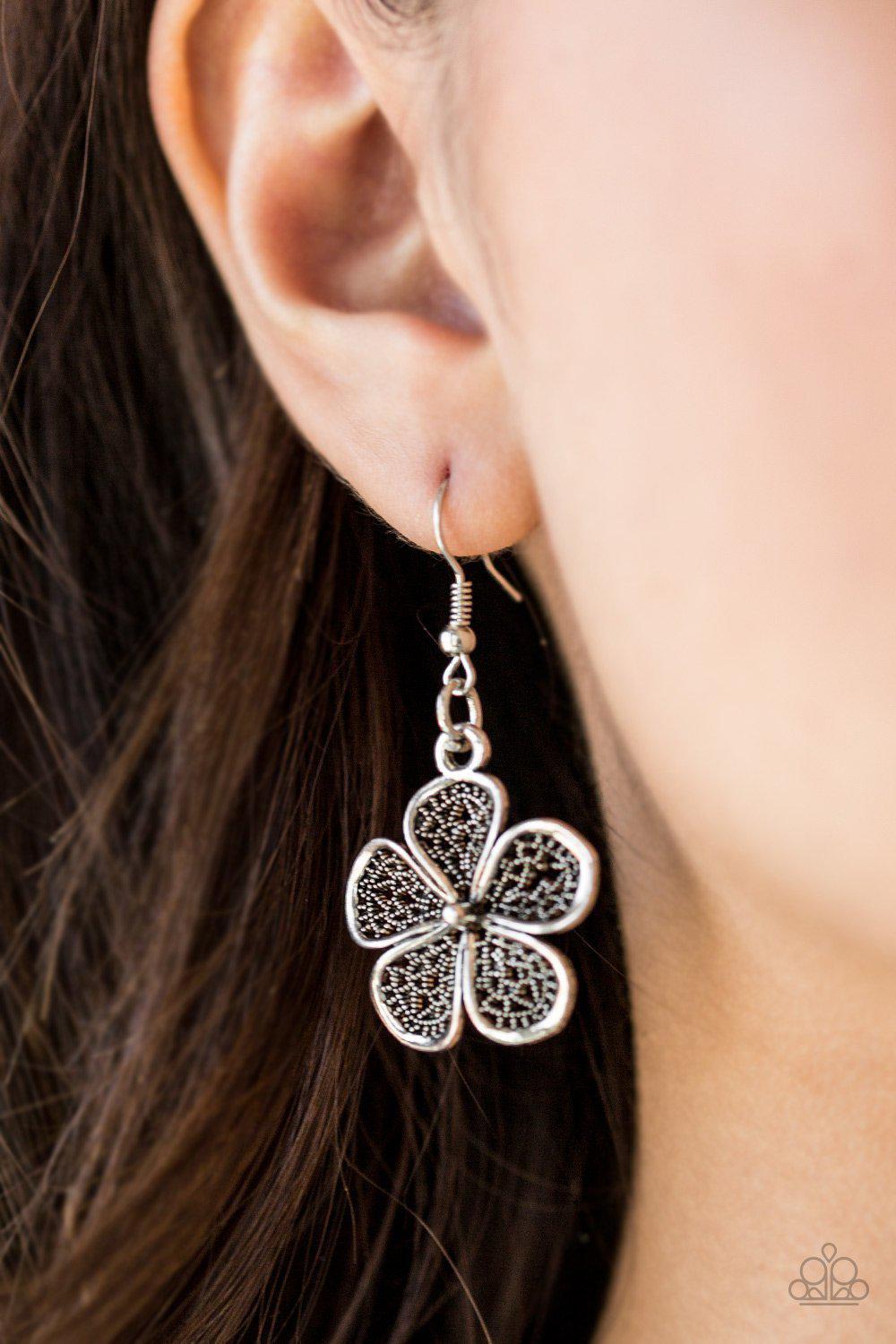 No Common Daisy Silver and Copper Necklace - Paparazzi Accessories- on model - CarasShop.com - Paparazzi Jewelry by Cara Jewels