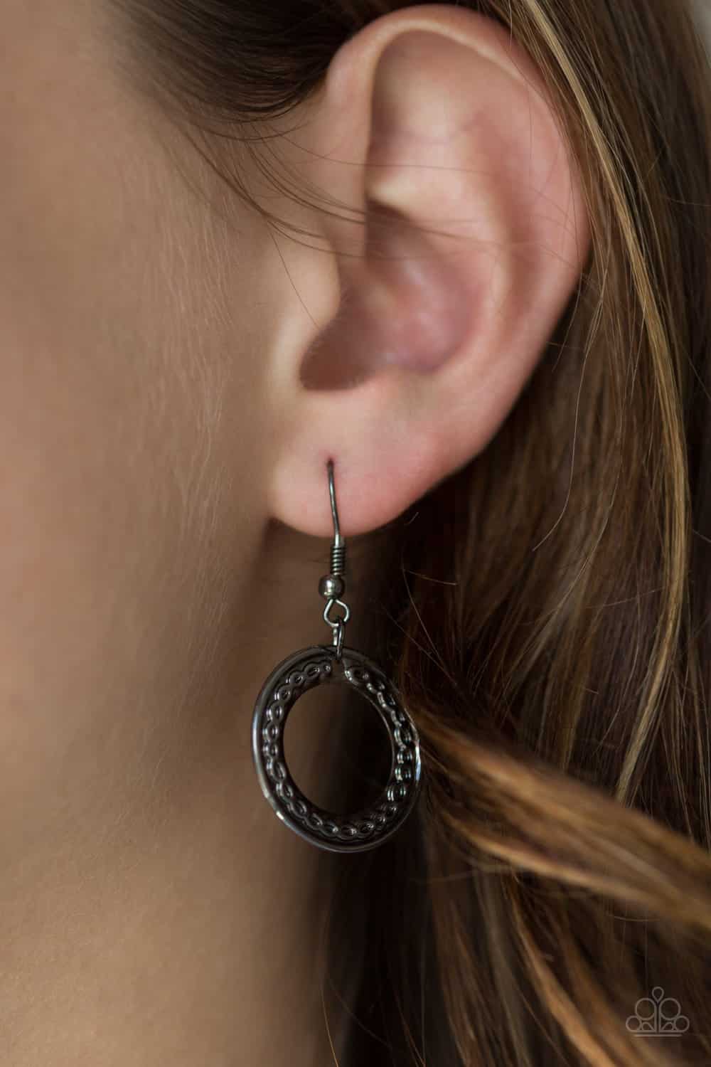 Savagely She-Wolf Multi Necklace - Paparazzi Accessories- on model - CarasShop.com - Paparazzi Jewelry by Cara Jewels