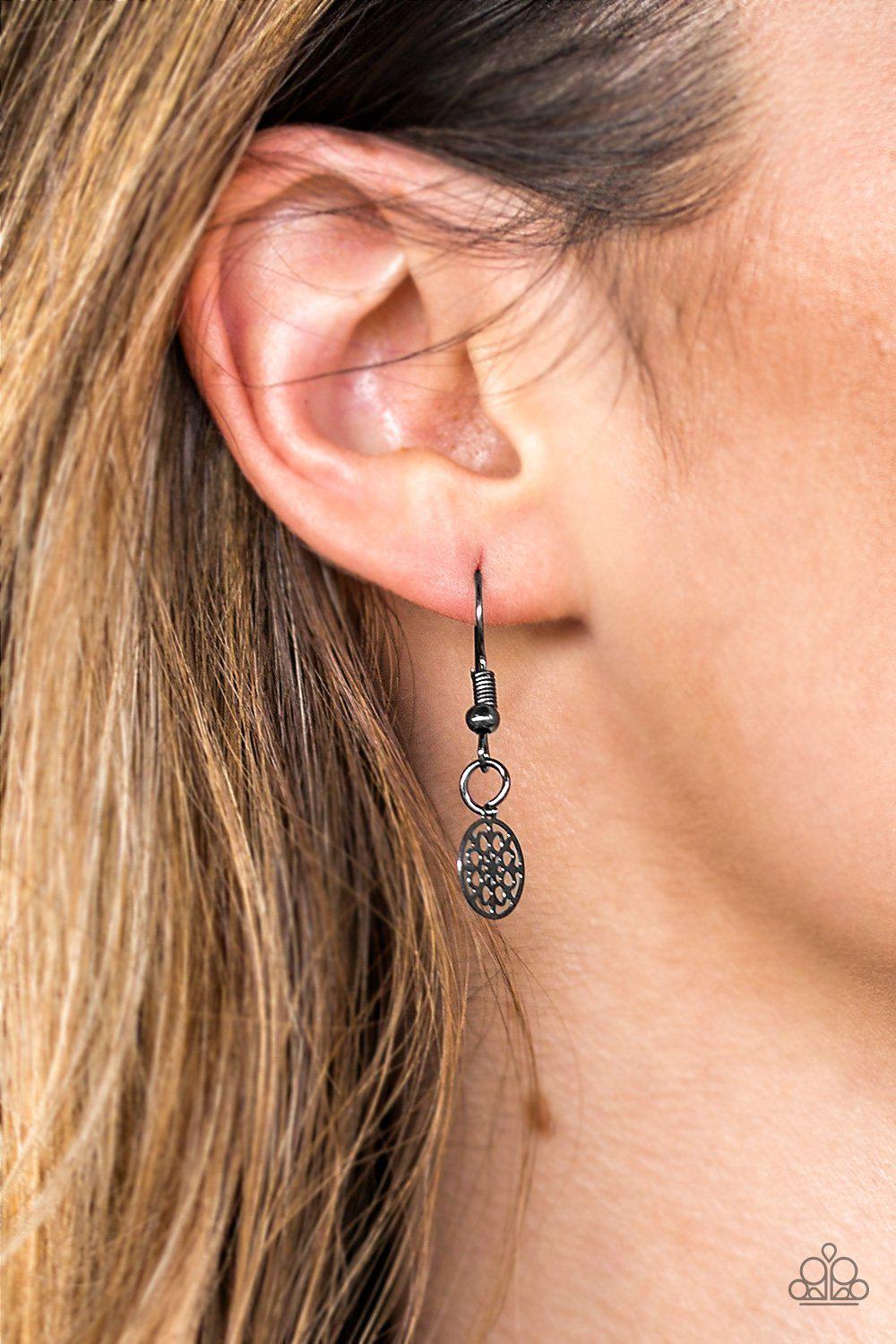 Wheel Power Gunmetal Black Necklace - Paparazzi Accessories- on model - CarasShop.com - Paparazzi Jewelry by Cara Jewels